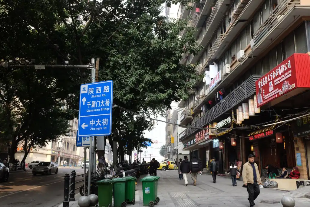 车载冰箱与充电器在长途自驾游中的实用搭配方案设计