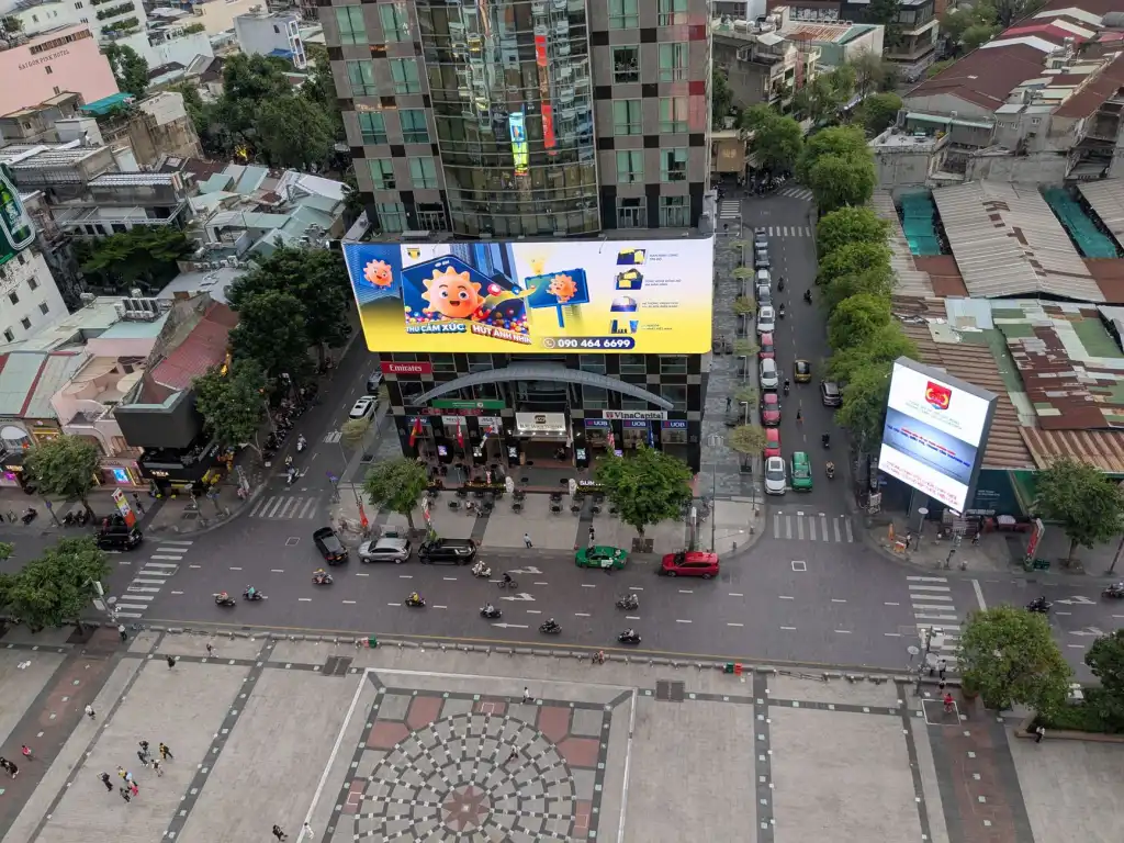 车载充气泵与车载吸尘器选购指南：上海车主实用配置方案解析