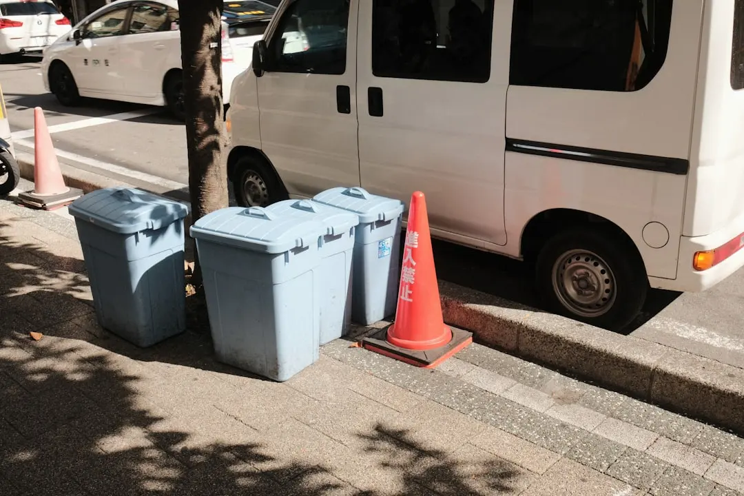 车载充气泵与车载吸尘器多场景应用对比分析
