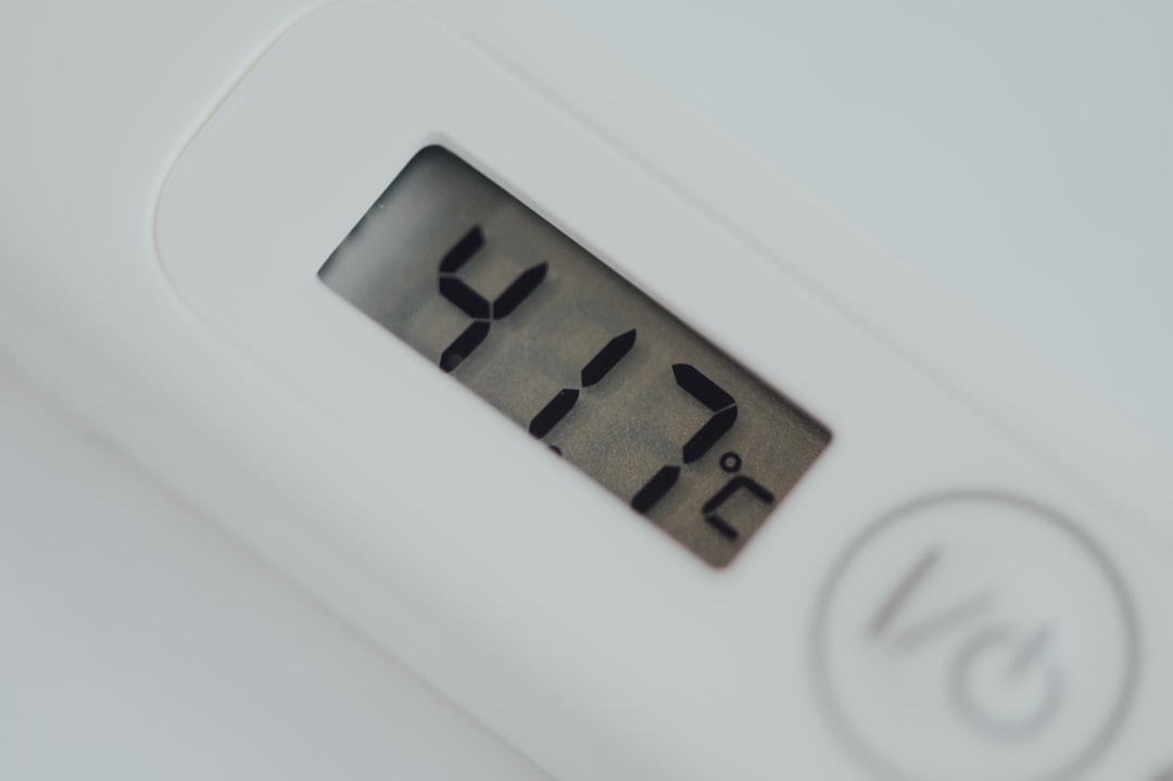 车载吸尘器与车载充气泵组合方案：提升车内清洁与应急效率
